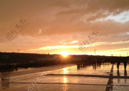 雨后夕阳图片