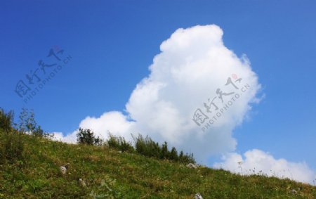 紫柏山蓝天白云图片