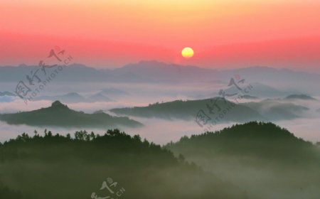 平利风光照女娲山日图片