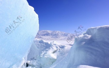 赛里木湖冰川图片