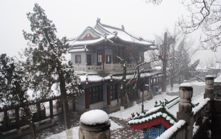 济南千佛山雪景图片