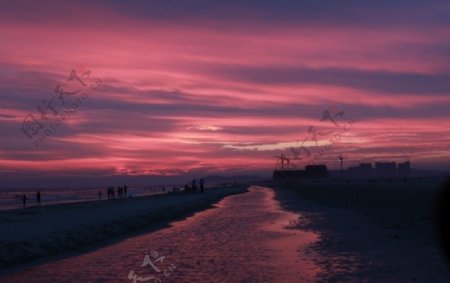 北海银滩红色日落图片