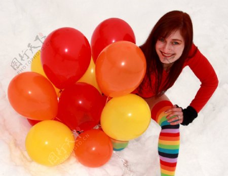 雪天长筒袜彩色气球图片