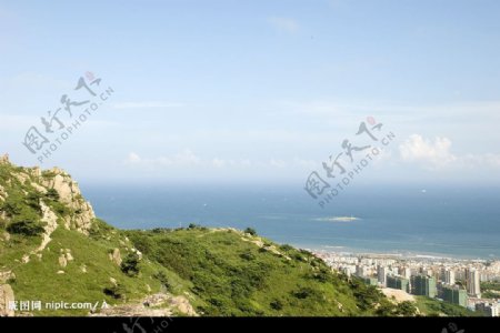 青大大山大海蓝天白云图片