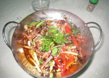 干锅腊肉茶树菇图片