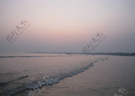 夕阳下的白浪滩图片