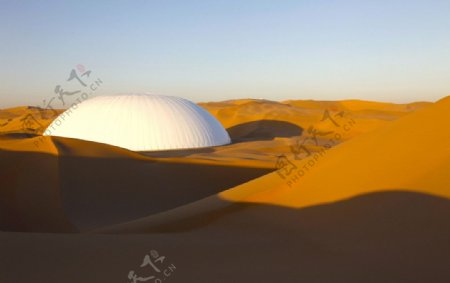 沙漠中的秘密基地响沙湾沙漠艺术宫图片