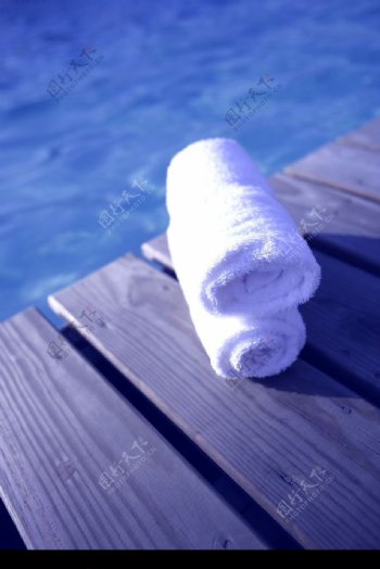 夏天水边毛巾图片