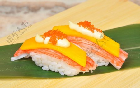 芒果蟹柳寿司图片