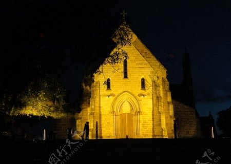 教堂夜色图片