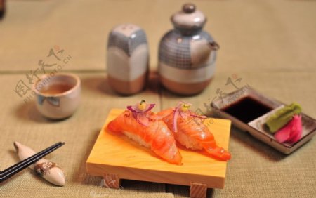三文鱼火焰寿司图片