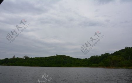 东湖山青山绿水图片