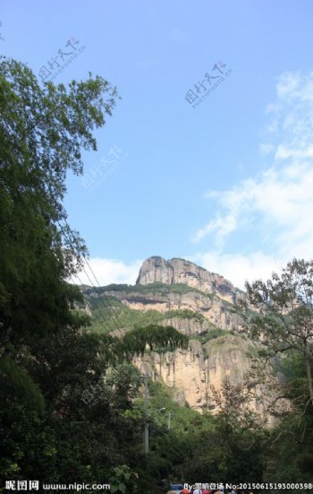 山峰远景图片