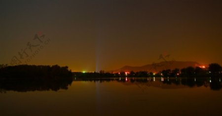 湖光夜色图片