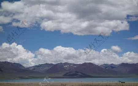 山脉湖泊图片
