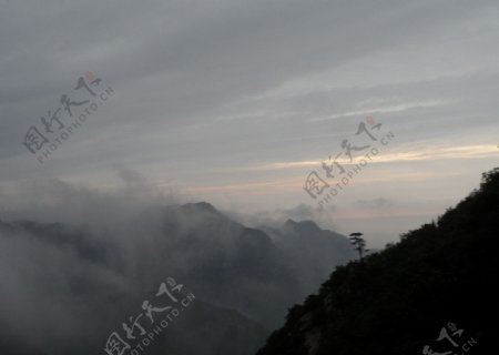 东桐峪积雨云图片