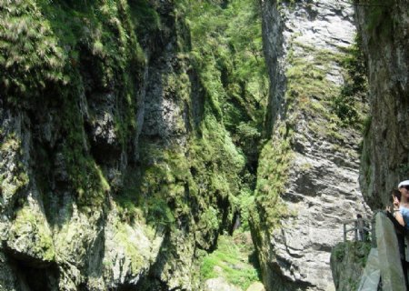 岩鹰洞大峡谷图片