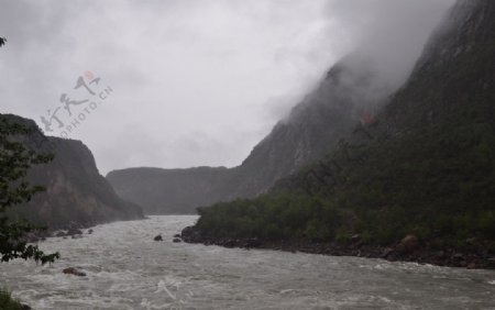 雅鲁藏布江大峡谷入口图片