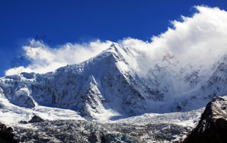 米堆冰川雪藏深山的精灵图片