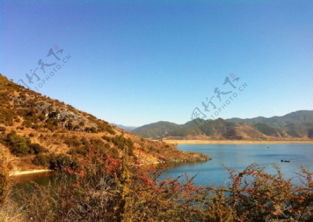 泸沽湖山水图片
