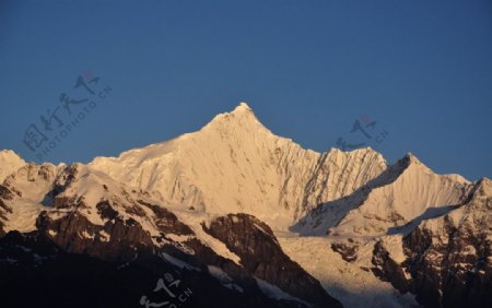 梅里雪山日照金山图片