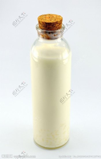 牛奶瓶玻璃瓶图片