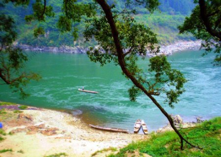 流水行舟非高清图片