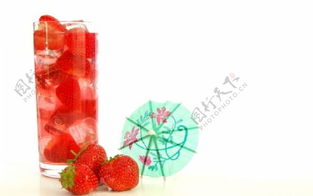 一杯草莓汁图片