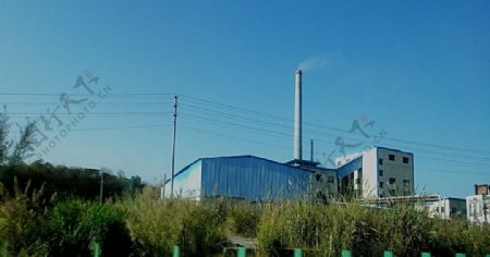 山下的工厂图片