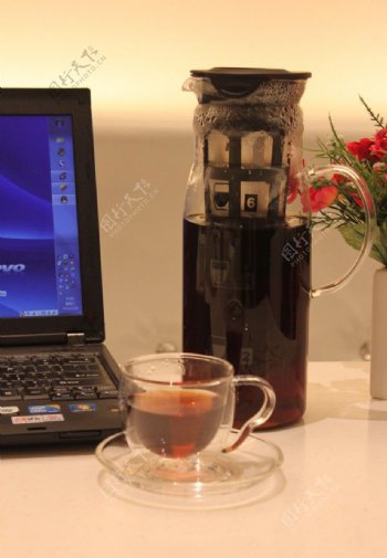 红茶与电脑图片