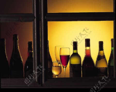 葡萄酒酒瓶酒杯图片