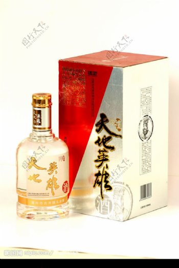 天地英雄礼酒图片