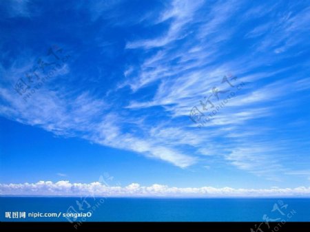 蓝天飘逸的云图片
