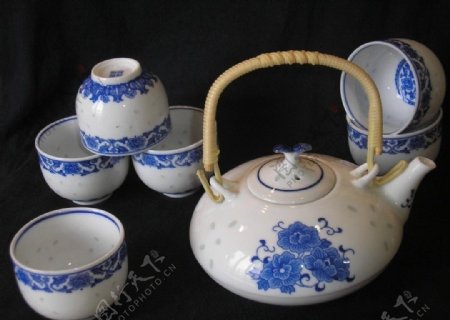 白瓷青花茶具图片