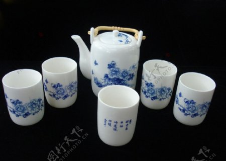 牡丹花玉瓷茶具图片