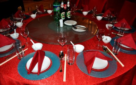 上海假日酒店红色桌布图片