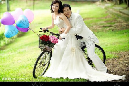婚纱照脚踏车图片