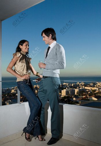 阳台情侣图片