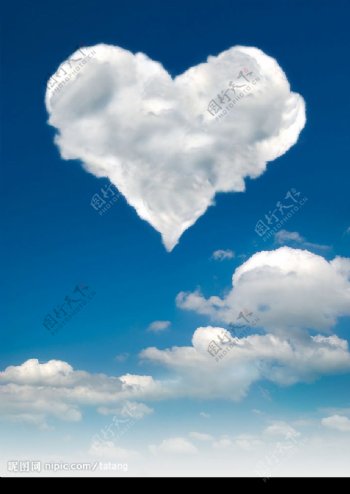 情人节心形云朵图片素材