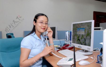 亚洲美女写真中国白领商务电话办公办公室图片