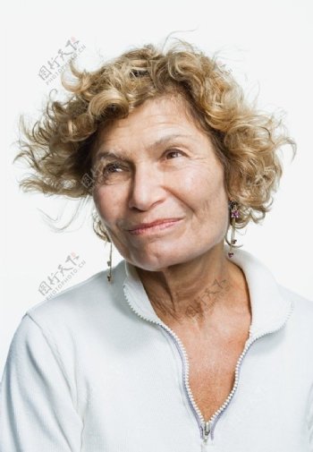 高兴的老妇人图片