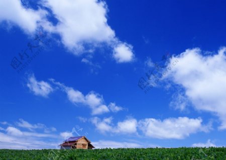 蓝天白云房子图片