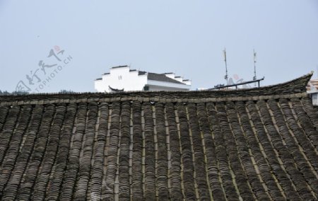 青瓦屋顶