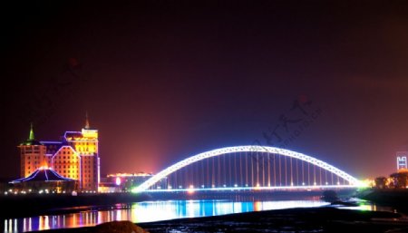 丹东鸭绿江桥夜景