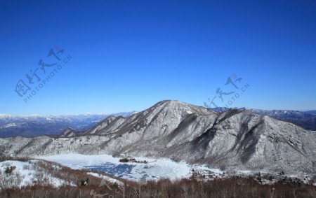 远山与村落