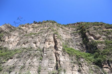 陡峭山壁