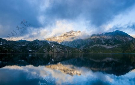 仙境里的大山