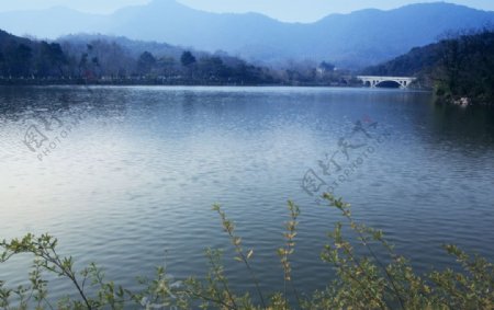 山水湖景