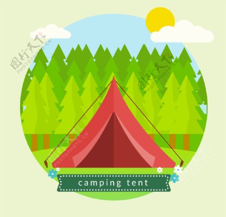 带松背景的红色野营帐篷