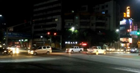 红绿灯十字路口夜景延时摄影